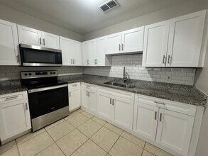 1605 E Maple Ave in Tampa, FL - Building Photo - Building Photo