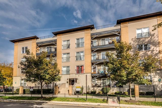 property at 2720 W Cortland St