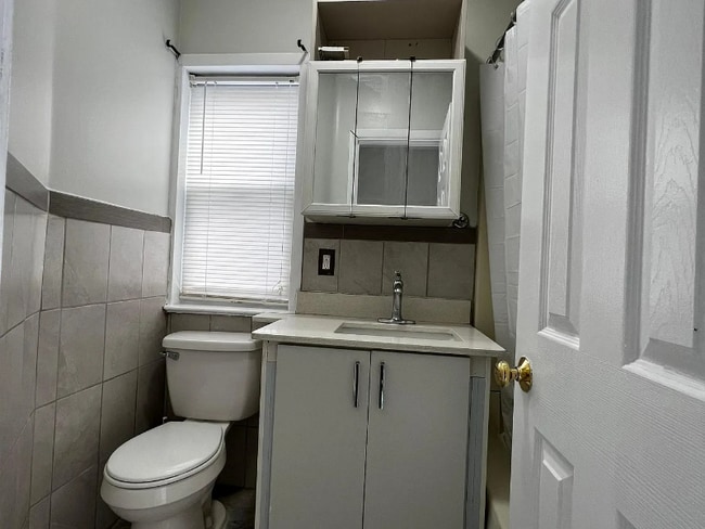 145 Lake Ave in Clifton, NJ - Foto de edificio - Building Photo