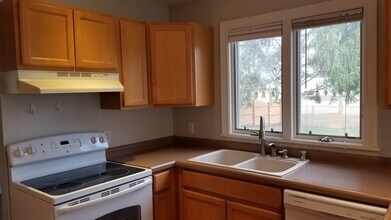 134 Chestnut Ridge Dr in Hartland, WI - Building Photo - Building Photo