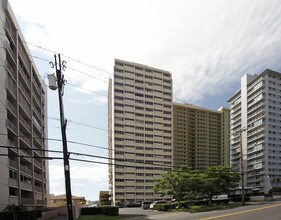 Wilder Regent in Honolulu, HI - Foto de edificio - Building Photo