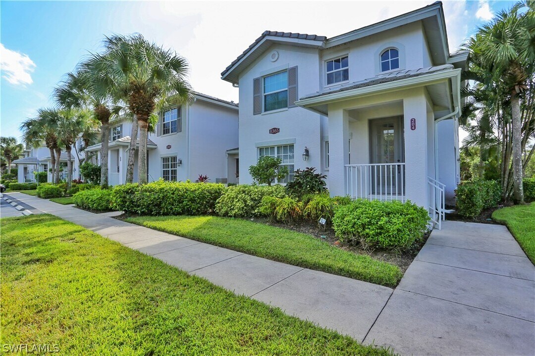 8365 Whisper Trace Way in Naples, FL - Building Photo