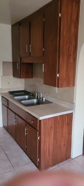 5802 E 24th St in Tucson, AZ - Foto de edificio