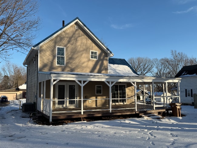 321 Main St in Grinnell, IA - Foto de edificio - Building Photo