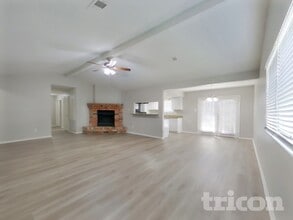 12558 Chalmette St, Unit H in Houston, TX - Building Photo - Building Photo