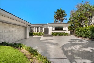 1025 Belle Meade Island Dr in Miami, FL - Building Photo