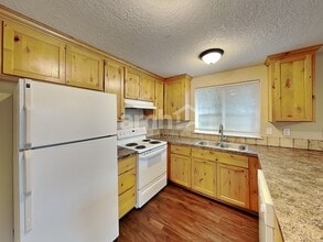 2277 Evergreen Ave NE in Salem, OR - Building Photo - Building Photo