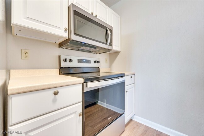 4629 Bayshore Dr in Naples, FL - Building Photo - Building Photo