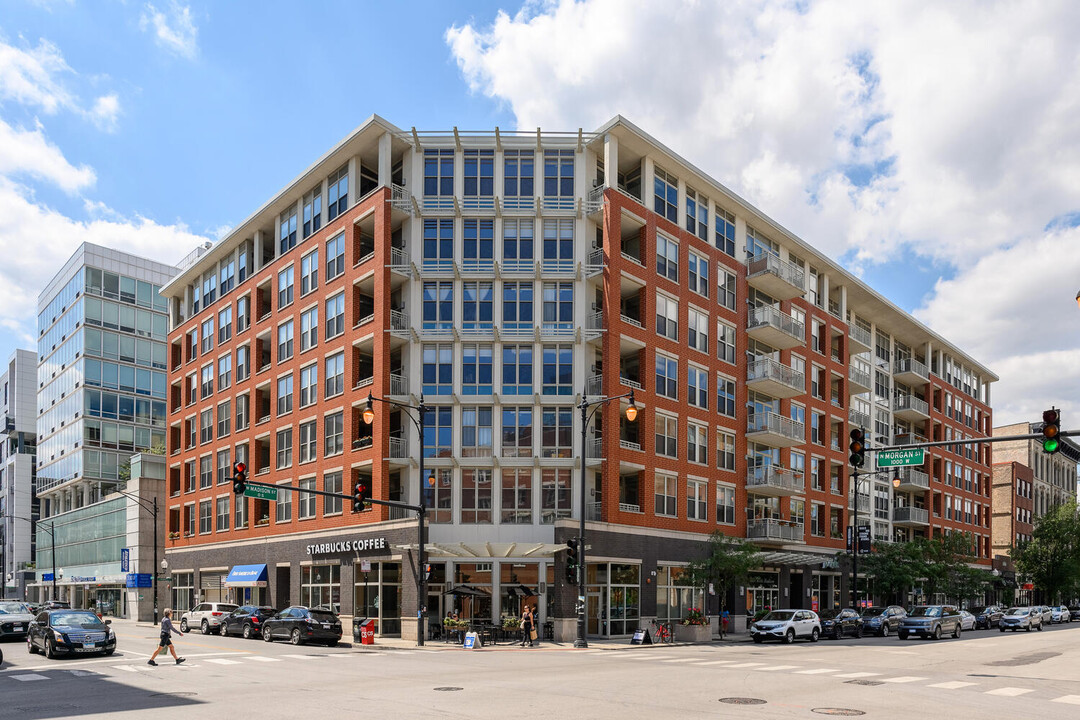 1001 W Madison St in Chicago, IL - Building Photo