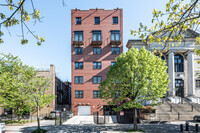 881 Eastern Pky in Brooklyn, NY - Foto de edificio - Building Photo