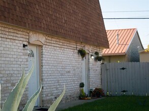 1833 Wooten Park Dr in Austin, TX - Building Photo - Building Photo