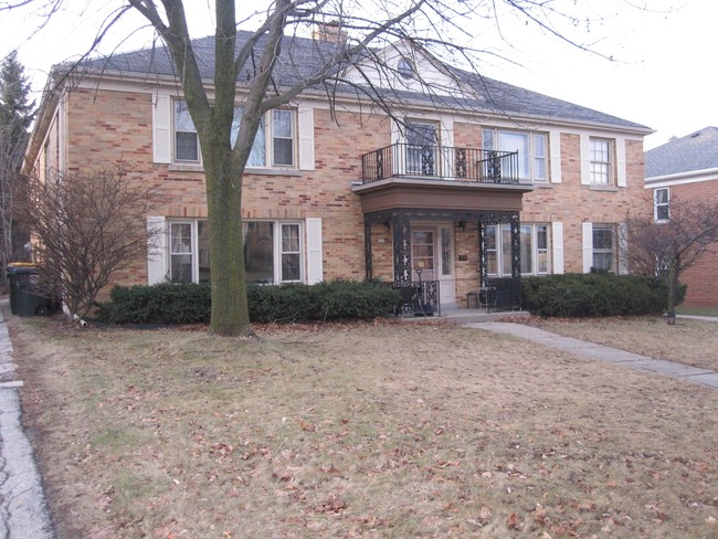 731 Glenview Ave in Wauwatosa, WI - Foto de edificio - Building Photo