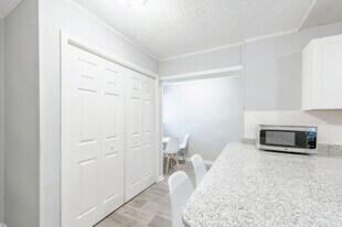 2684 Loghaven Dr NW in Atlanta, GA - Building Photo