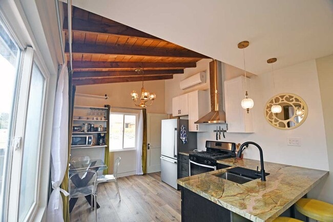 117 Kenneth St in Camarillo, CA - Foto de edificio - Building Photo