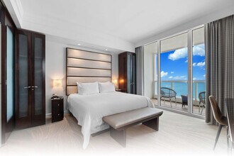 4391 Collins Ave in Miami Beach, FL - Foto de edificio - Building Photo
