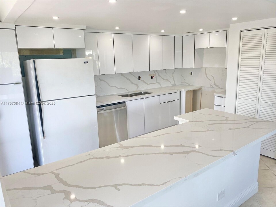 6601 SW 116th Ct, Unit # 308 in Miami, FL - Foto de edificio