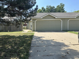 527 Eldridge St in Lawrence, KS - Building Photo