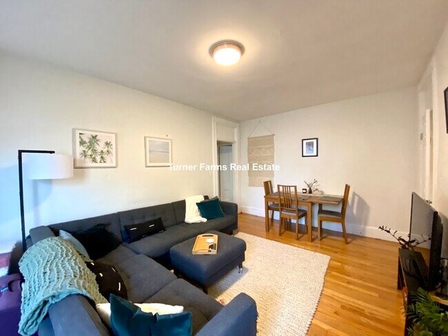 42 Cedar St, Unit 1R in Somerville, MA - Building Photo - Building Photo