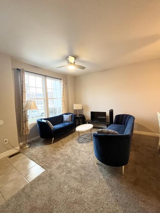 4518 Cave Run Ln in South Jordan, UT - Building Photo