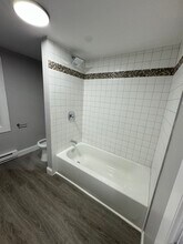 16 Spring St, Unit 16 in Enfield, CT - Building Photo - Building Photo