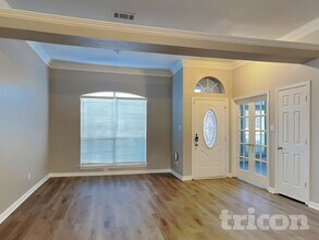 709 W Park Dr in Keller, TX - Foto de edificio - Building Photo