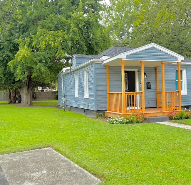 property at 1 Pollux Cir W