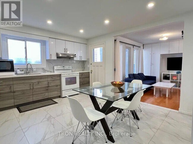79 Bellefontaine St in Toronto, ON - Building Photo - Building Photo