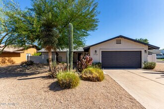 7731 E Rose Ln in Scottsdale, AZ - Building Photo - Building Photo