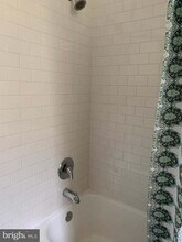 210 Oakwood St SE, Unit 305 in Washington, DC - Building Photo - Building Photo