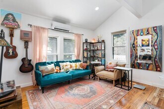 627 E Guenther St in San Antonio, TX - Building Photo - Building Photo