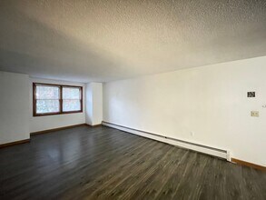 37 Alice Dr in Concord, NH - Building Photo - Building Photo