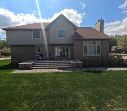 43668 Fallen Tree Dr in Sterling Heights, MI - Building Photo - Building Photo