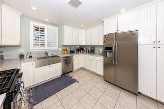 7526 Gloria Ave in Los Angeles, CA - Building Photo - Building Photo