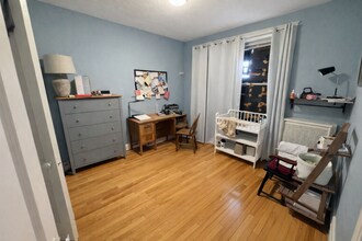 18 Alton Pl, Unit 4 in Brookline, MA - Foto de edificio - Building Photo