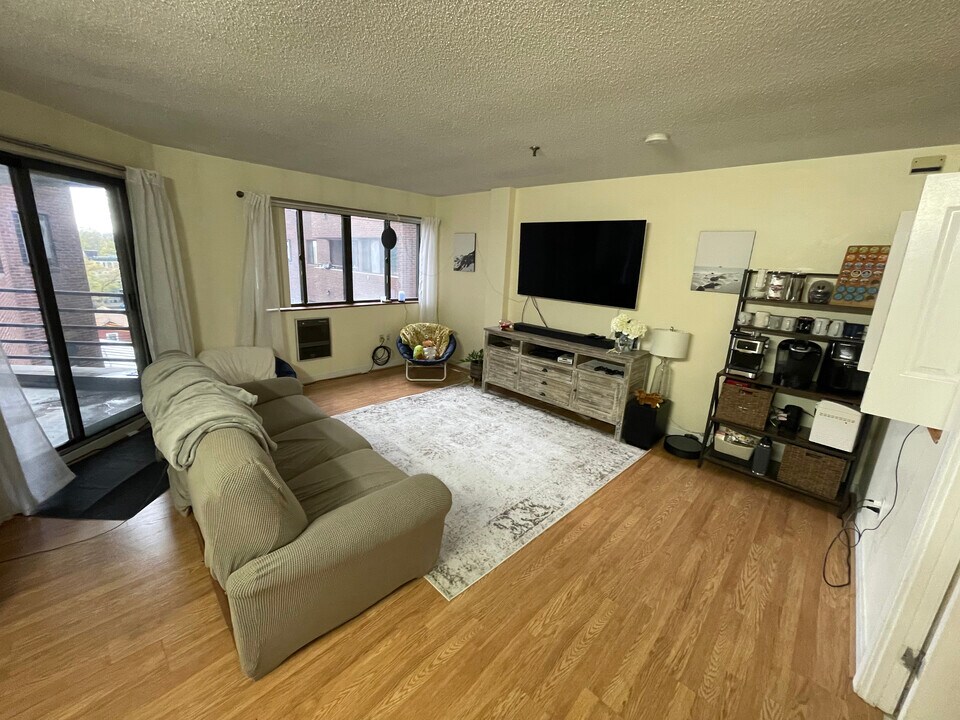 147 Kelton St, Unit 715 in Boston, MA - Building Photo