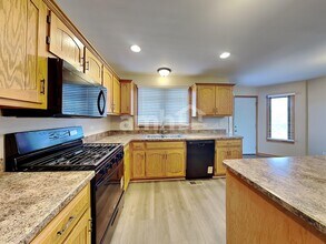 24433 Independence Blvd in Crete, IL - Foto de edificio - Building Photo