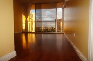 98-450 Koauka Loop, Unit 711 in Aiea, HI - Building Photo