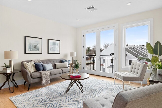 405 Lowell St, Unit #8