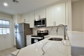 332 Woodbridge Dr in Ridge, NY - Building Photo - Building Photo