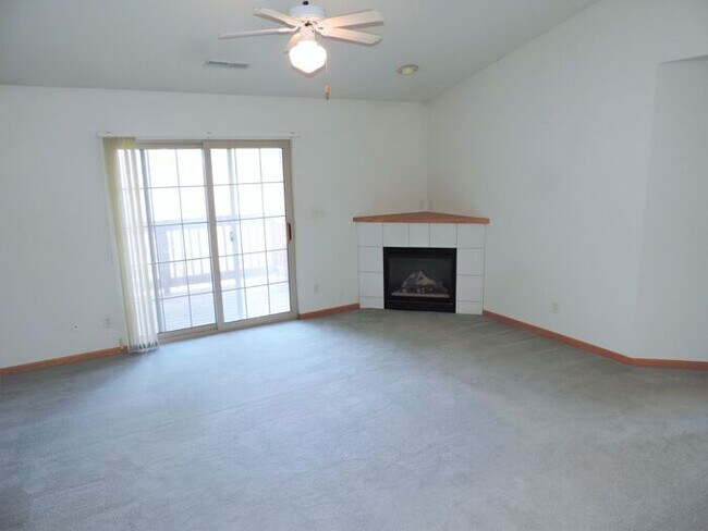 30 Zeller Crossing in North Liberty, IA - Building Photo - Building Photo