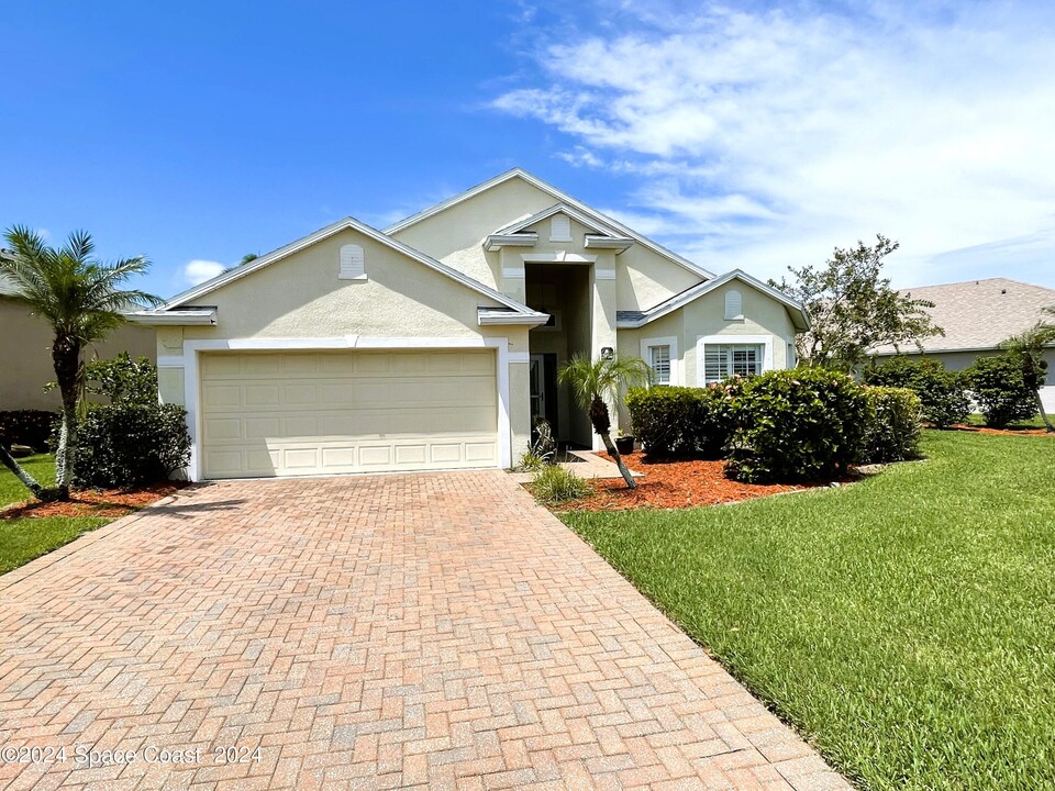 2806 Mondavi Dr in Rockledge, FL - Foto de edificio