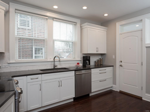 6634 Pershing Ave in University City, MO - Building Photo - Building Photo