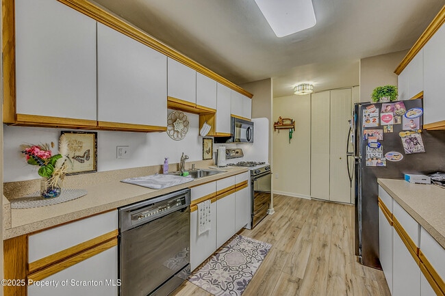 property at 1504 Summit Pointe