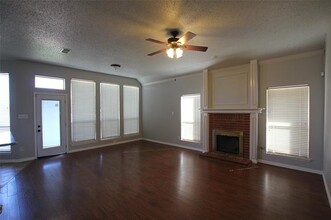 8601 Holland Ave in Rowlett, TX - Building Photo - Building Photo