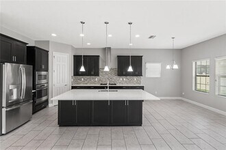 1016 Coretto Ave in Brandon, FL - Foto de edificio - Building Photo