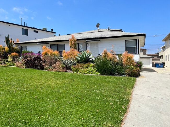 227 Calle Miramar, Unit 4