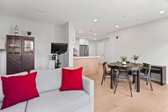 457 W Broadway in Boston, MA - Building Photo - Building Photo