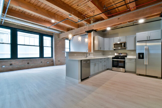 11 E Illinois St in Chicago, IL - Building Photo - Building Photo