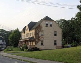 21-31 Overlook St in Whitinsville, MA - Building Photo