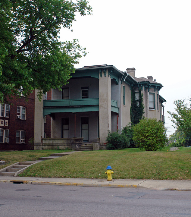 999 E High St in Springfield, OH - Foto de edificio